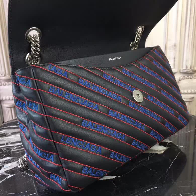 BALENCIAG巴黎世家 LOCK ROUND 18年早春新款絎縫鏈條包 手工刺繡LOGO 法國著名地標建築徽章 點綴鏈條  BL1285